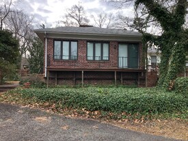 11500 Elmwood Ln in Chester, VA - Building Photo