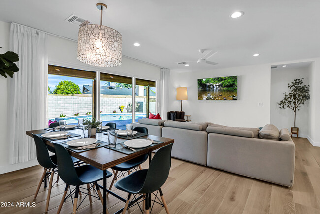 8626 E Clarendon Ave in Scottsdale, AZ - Building Photo - Building Photo
