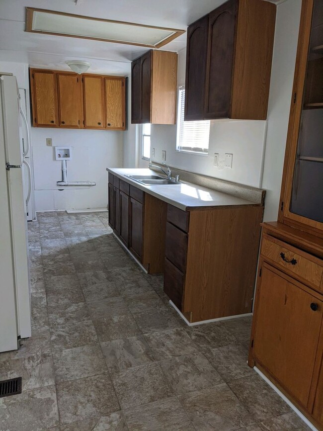 1874 Diamond Dr in Bullhead City, AZ - Building Photo - Building Photo