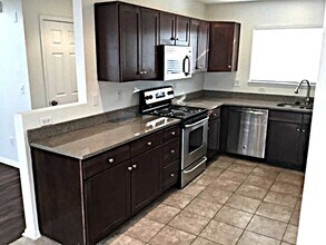 5075 Pelican St in Brighton, CO - Foto de edificio - Building Photo