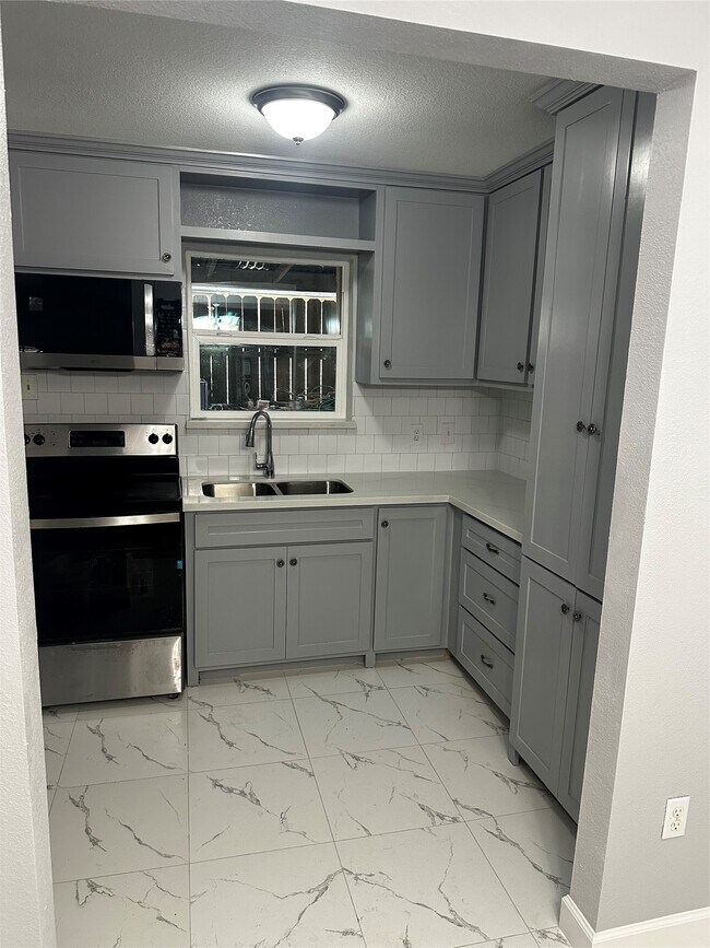 property at 9505 Neuens Rd