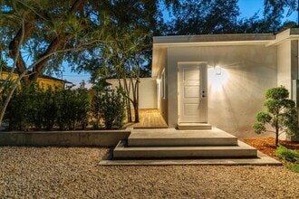 3260 NW 9th St in Miami, FL - Building Photo - Building Photo