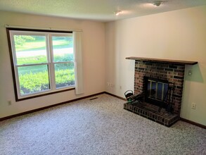 3624 E Ave NW in Cedar Rapids, IA - Building Photo - Building Photo