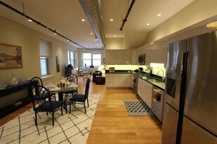 709 Penn Ave, Unit 3 in Pittsburgh, PA - Building Photo