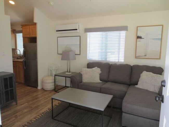 2560 Newport Blvd in Costa Mesa, CA - Building Photo - Building Photo