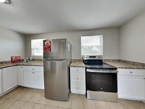 8638 94th Ave in Seminole, FL - Foto de edificio - Building Photo