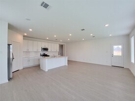 320 Emma St in Angleton, TX - Building Photo