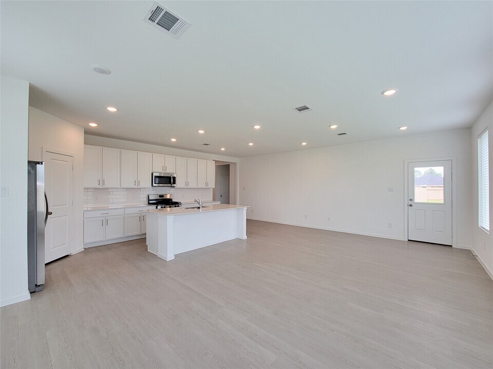 320 Emma St in Angleton, TX - Foto de edificio