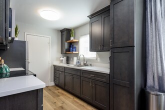 1176 King St in Redwood City, CA - Building Photo - Building Photo