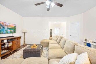 2452 Royal York Ave in Charlotte, NC - Foto de edificio - Building Photo