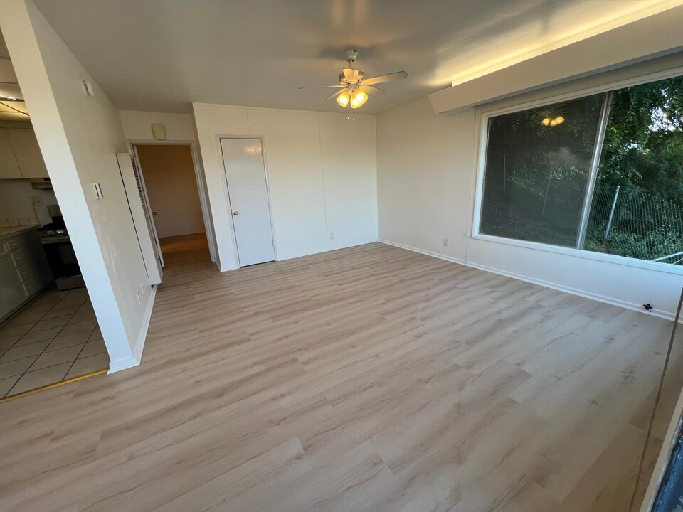 3857 Don Tomaso Dr, Unit 3863 in Los Angeles, CA - Foto de edificio