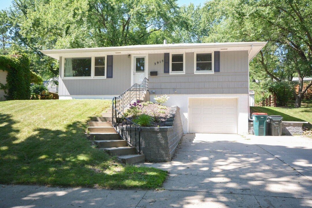 3915 3rd Pl NW in Rochester, MN - Foto de edificio