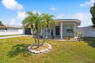 3600 Umber Rd in Holiday, FL - Building Photo - Building Photo