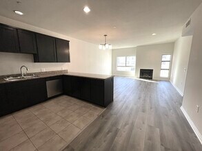 5827 Carlton Way, Unit 302 in Los Angeles, CA - Building Photo - Building Photo
