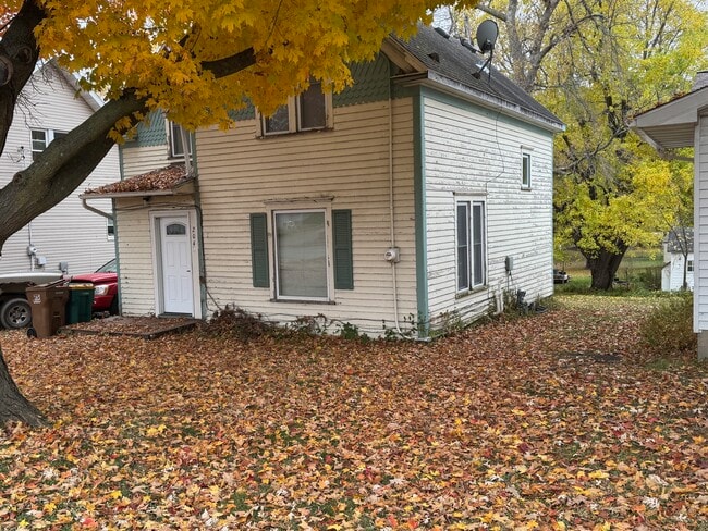 204 Independence Ave S in Clarks Grove, MN - Building Photo - Building Photo