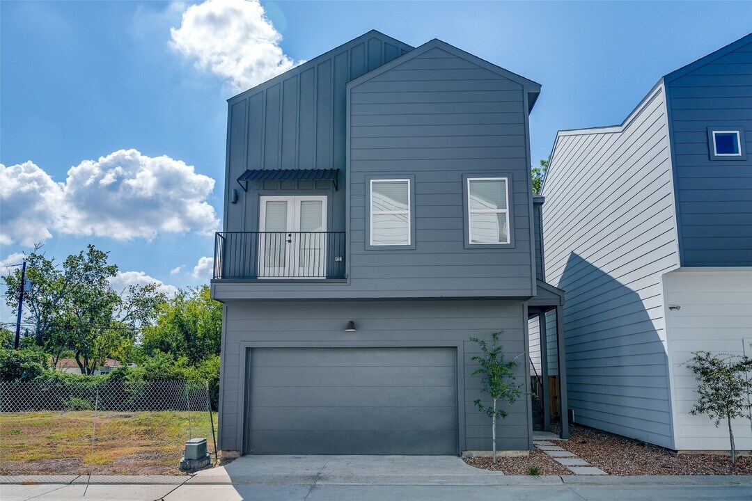112 Tolima Dove St in Houston, TX - Building Photo