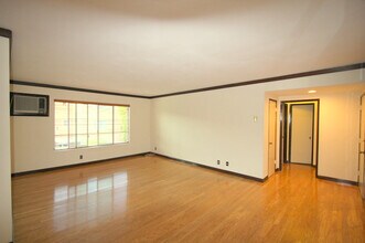 645 Westmount Dr in West Hollywood, CA - Foto de edificio - Building Photo