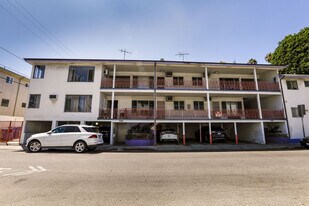 7566 Romaine St, Unit #4 in West Hollywood, CA - Building Photo