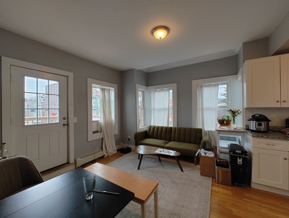 287 Beacon St in Somerville, MA - Building Photo