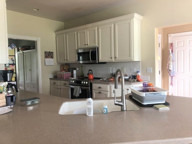 property at 4 Woodsview Dr