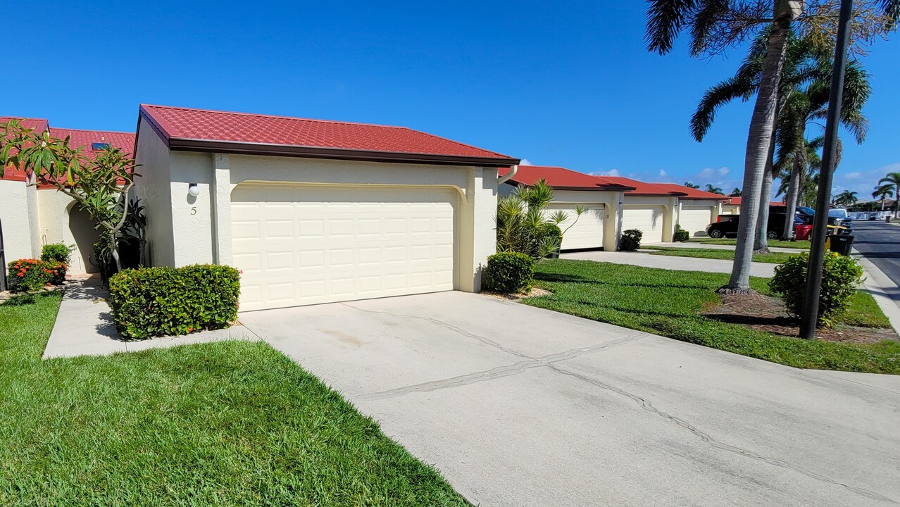 3830 Bal Harbor Blvd, Unit Villas at Bal Harbor #5 in Punta Gorda, FL - Building Photo