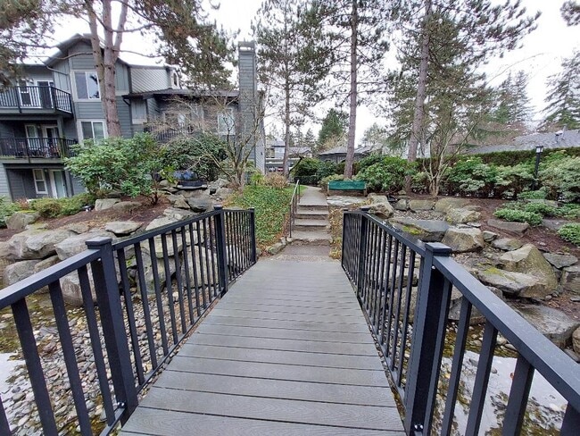 11112 NE 124th Ln in Kirkland, WA - Building Photo - Building Photo