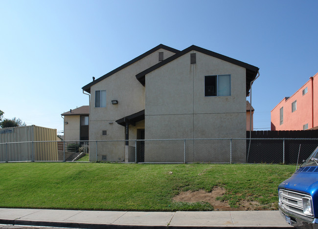 2628 44th St in San Diego, CA - Foto de edificio - Building Photo