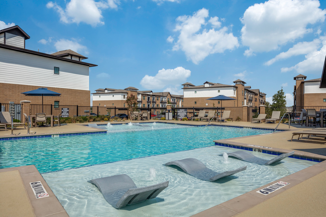 Reatta Ranch Apartment Homes in Justin, TX - Foto de edificio