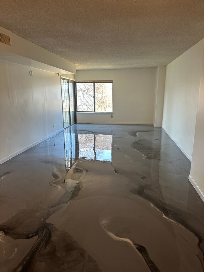 9200 Edwards Way, Unit 1 Bedroom Util Included in Adelphi, MD - Foto de edificio - Building Photo