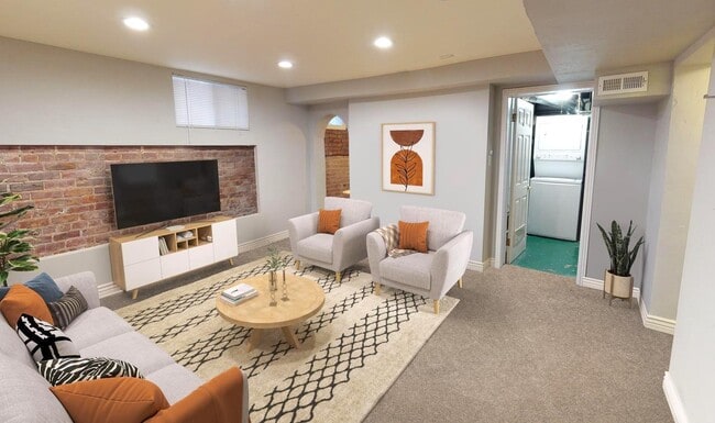 property at 624 E 12th Ave