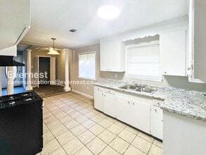 3010 Center St in Flora, MS - Foto de edificio - Building Photo