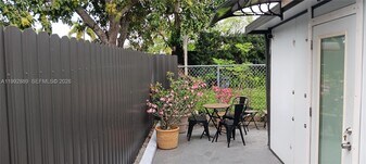 6761 Branch St in Hollywood, FL - Building Photo