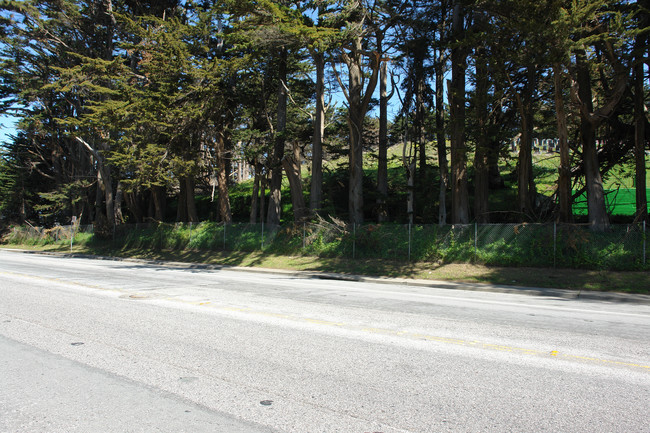 Serramonte Vista in Daly City, CA - Foto de edificio - Building Photo