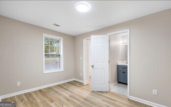 2502 Park Dr in Lithonia, GA - Building Photo - Building Photo