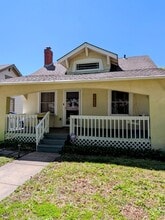 1021 E 76th St in Kansas City, MO - Foto de edificio - Building Photo