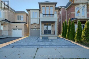 72 Killington Ave in Vaughan, ON - Building Photo