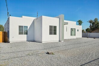 910 E Roma Ave, Unit A in Phoenix, AZ - Foto de edificio - Building Photo