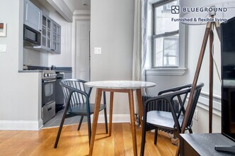 118 Christopher St, Unit FL4-ID1162 in New York, NY - Building Photo - Building Photo