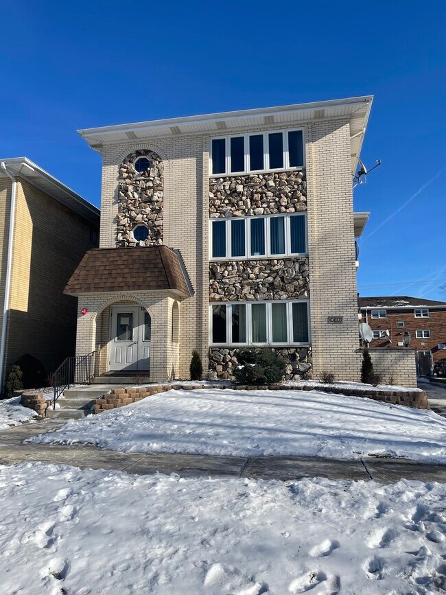 10607 Parkside Ave Apartments and Nearby Chicago Ridge Apartments For