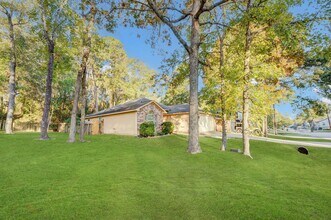 121 Clear Water W in Montgomery, TX - Building Photo - Building Photo