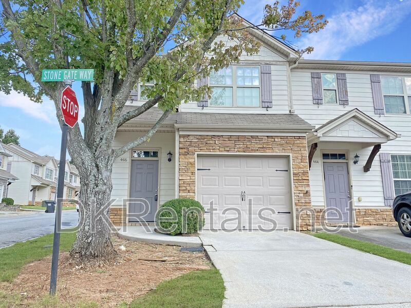 4416 Stone Gate Way in East Point, GA - Building Photo