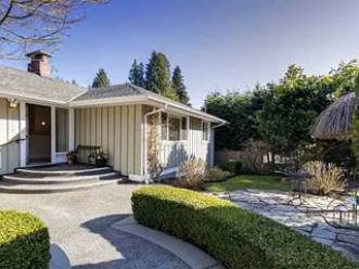 1140 Sinclair St in West Vancouver, BC - Building Photo - Building Photo