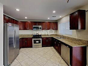 2408 Cockatiel Dr in North Las Vegas, NV - Building Photo - Building Photo