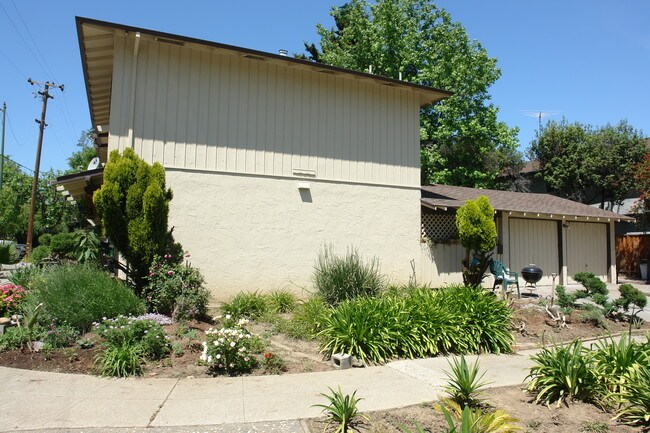 573 Northlake Dr in San Jose, CA - Building Photo - Building Photo