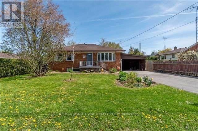 property at 242 Kings Ct Crescent