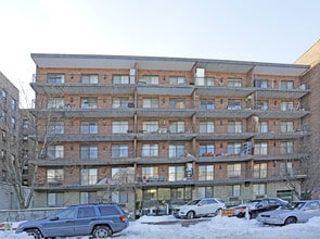 14350 Barclay Ave in Flushing, NY - Foto de edificio - Building Photo