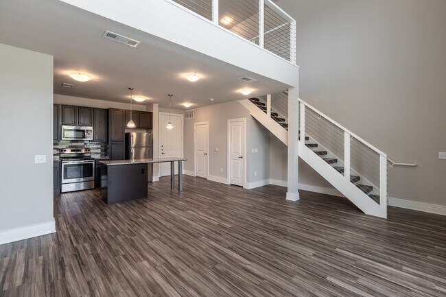 Oaks 5th Street Crossing at City Center in Garland, TX - Building Photo - Interior Photo