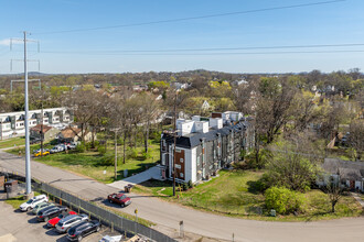 1006 W Kirkland Ave in Nashville, TN - Building Photo - Building Photo