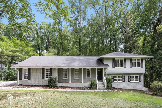 property at 2644 Club Valley Dr NE