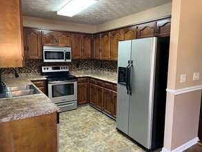 11 Lone Oak Dr in Weaver, AL - Building Photo - Building Photo